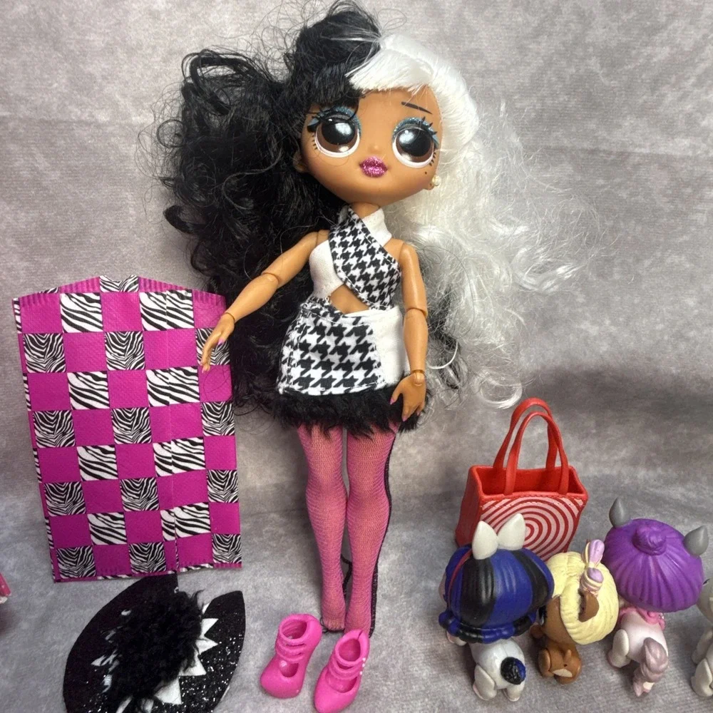 LOL SURPRISE OMG Winter Disco Doll DOLLIE a Mini Doll & Pets,‎ Accessories Lot